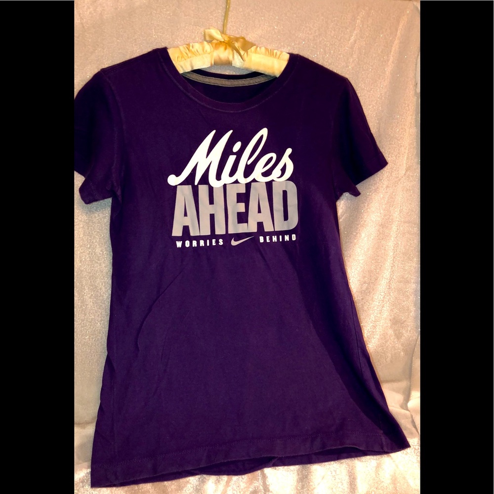 Nike miles ahead t-shirt purple small size